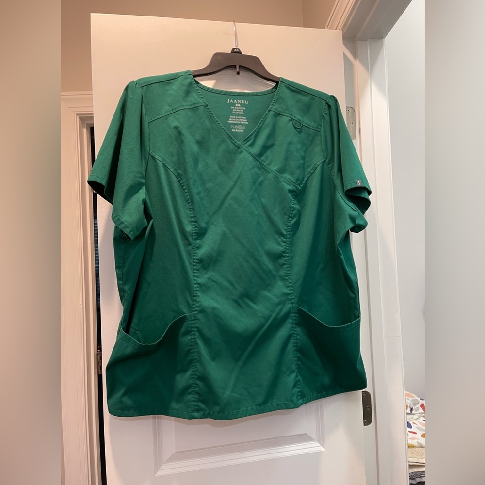 Jaanuu hunter green scrub set